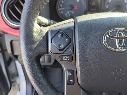 Used 2018 Toyota Tacoma TRD Sport image 12