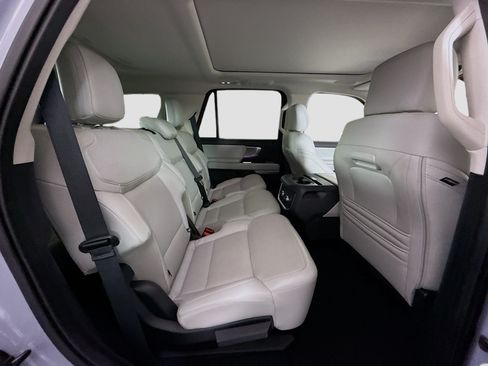 Used 2025 Ford Expedition Platinum w/ Driver's Package AWD/4WD image 27