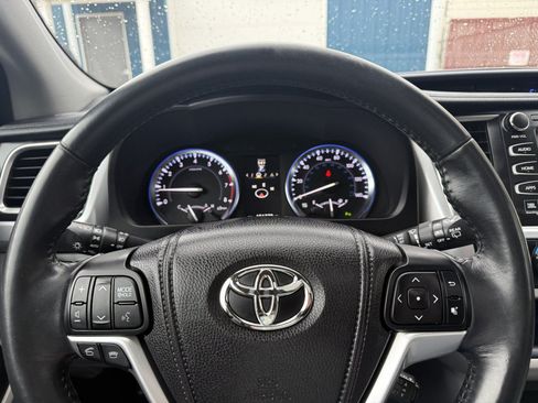 Used 2014 Toyota Highlander Limited AWD/4WD image 31