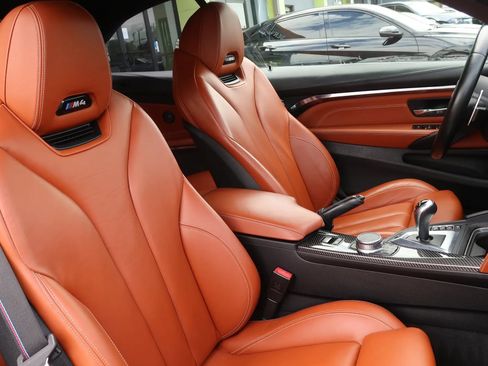 Used 2019 BMW M4 Convertible w/ Competition Package RWD image 21