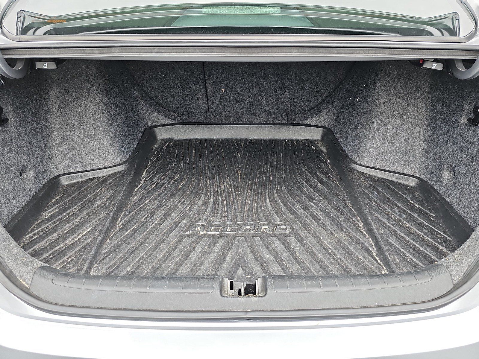 Used 2018 Honda Accord EX image 12