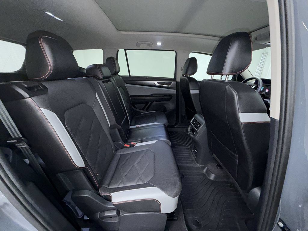 Used 2024 Volkswagen Atlas Peak Edition SE AWD/4WD image 6