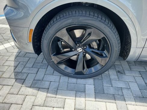 Used 2021 Bentley Bentayga AWD/4WD image 13