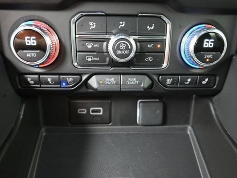 Used 2024 GMC Yukon XL SLT w/ SLT Luxury Package AWD/4WD image 27