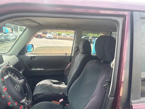 Used 2004 Scion xB FWD image 2