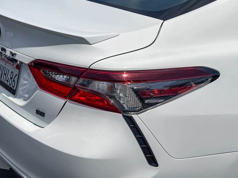 Used 2024 Toyota Camry SE FWD image 8