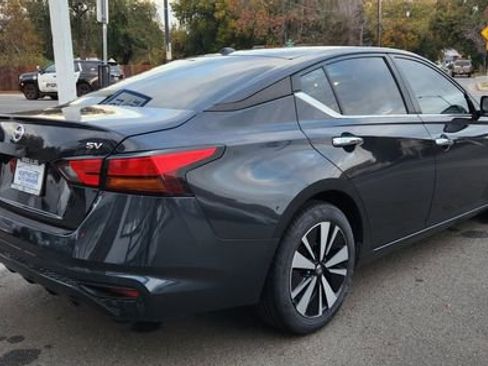 Used 2021 Nissan Altima 2.5 SV image 3