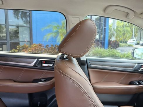 Used 2019 Subaru Outback 2.5i Touring AWD/4WD image 16