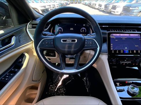 Certified 2023 Jeep Grand Cherokee L Limited w/ Black Appearance Package AWD/4WD image 5