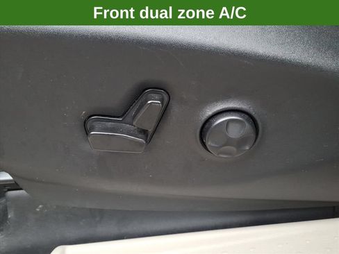 Used 2023 Chrysler Pacifica Touring-L FWD image 25