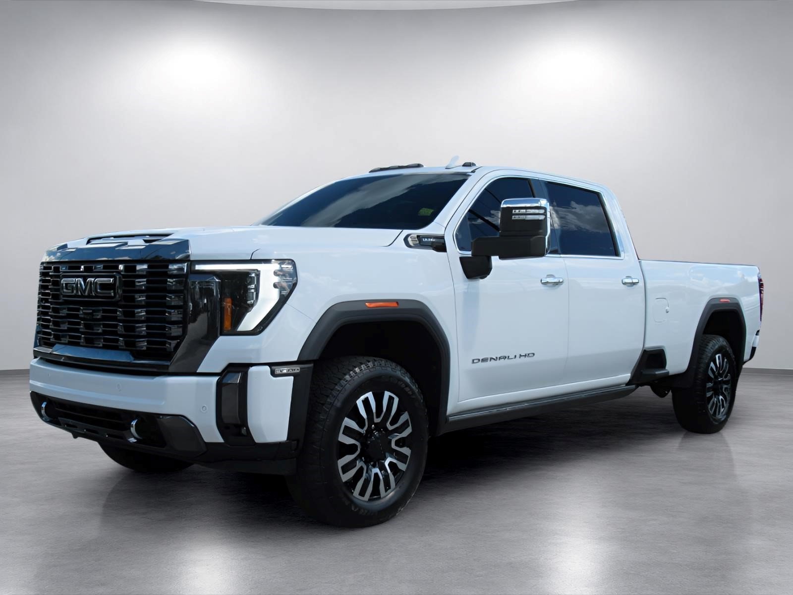 Used 2024 GMC Sierra 3500 Denali Ultimate AWD/4WD image 3