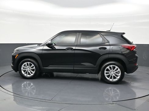 Used 2025 Chevrolet TrailBlazer LS FWD image 2