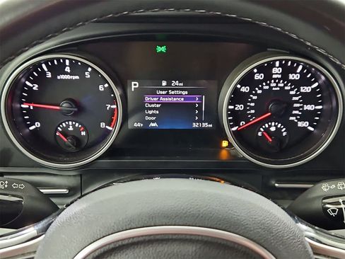 Used 2023 Kia Carnival LX image 33