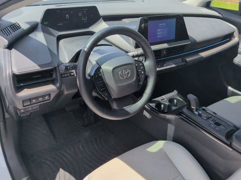 Used 2023 Toyota Prius XLE FWD image 17