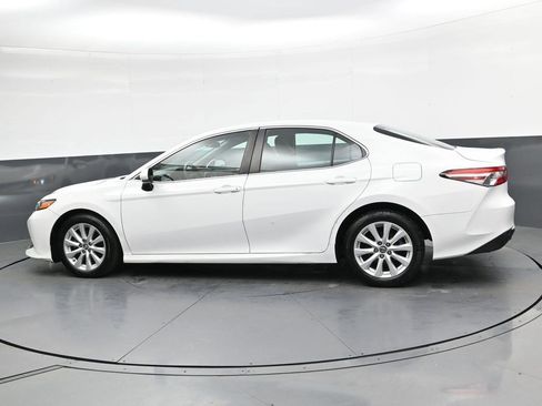 Used 2018 Toyota Camry LE FWD image 6