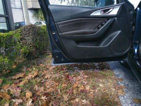 Used 2018 MAZDA MAZDA3 Touring image 23