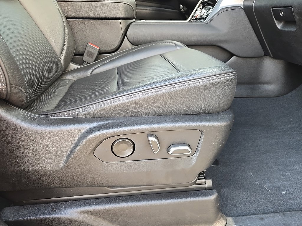 Used 2023 GMC Yukon XL Denali AWD/4WD image 36
