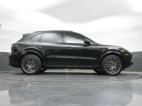 Used 2023 Porsche Cayenne AWD/4WD image 42
