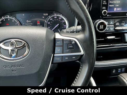 Used 2022 Toyota Highlander XSE AWD/4WD image 12
