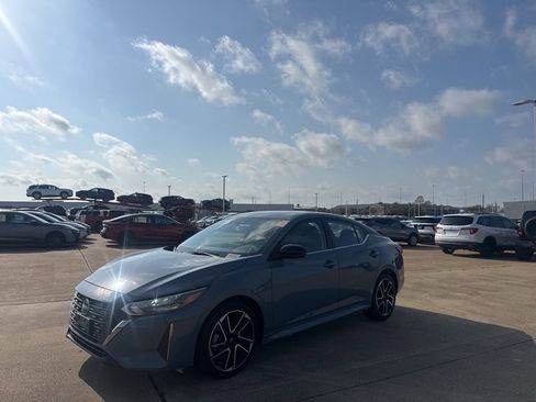 Certified 2025 Nissan Sentra SR image 9