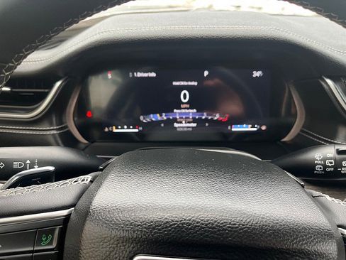 Used 2023 Jeep Grand Cherokee Limited w/ Luxury Tech Group II image 28