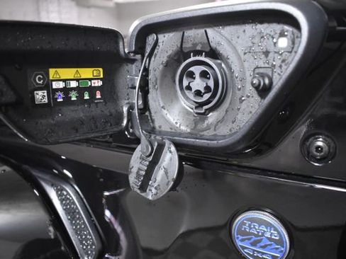 Used 2025 Jeep Wrangler Unlimited Sahara AWD/4WD image 41