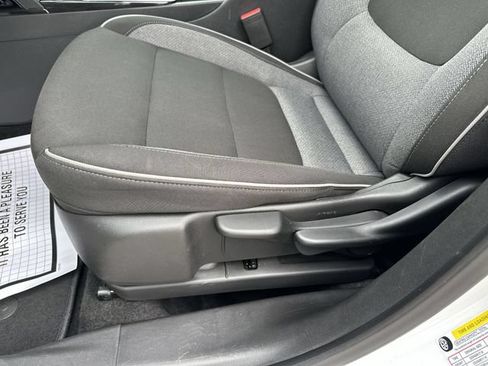 Used 2025 Chevrolet TrailBlazer LT FWD image 16