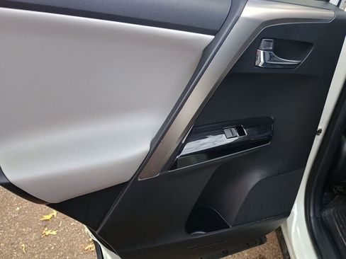 Used 2018 Toyota RAV4 Limited image 18