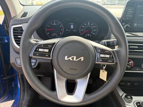 Used 2023 Kia Seltos LX AWD/4WD image 12