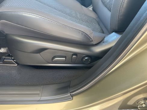Used 2025 Subaru Forester Premium AWD/4WD image 17