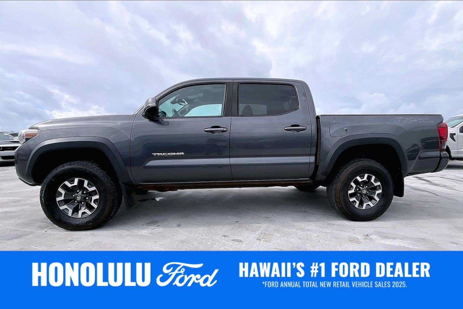 Used 2020 Toyota Tacoma TRD Off-Road w/ Technology Package RWD image 3