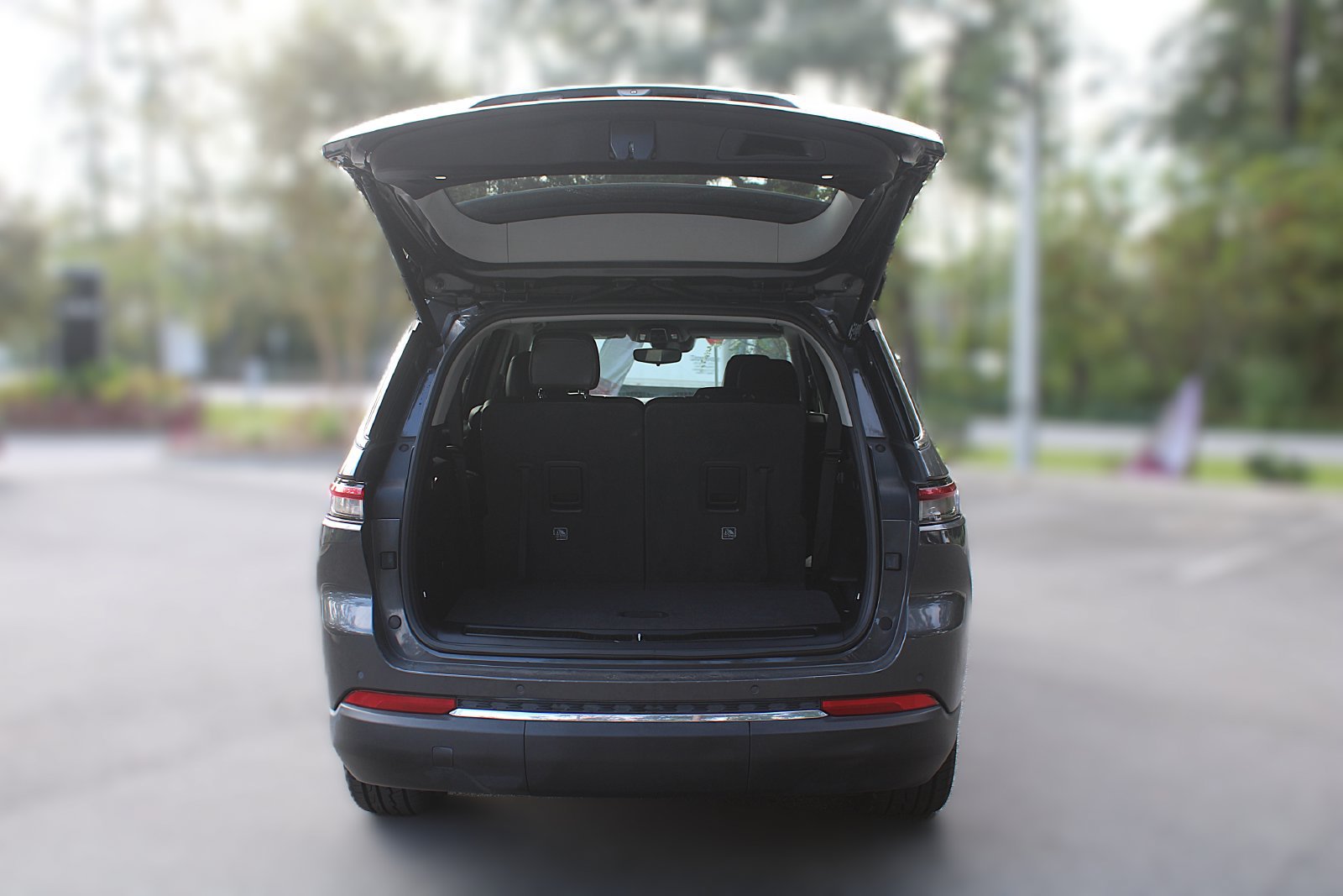 Used 2022 Jeep Grand Cherokee L Limited RWD image 9