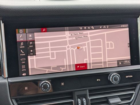 Certified 2026 Porsche Macan AWD/4WD image 18