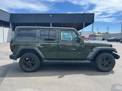 Used 2021 Jeep Wrangler Unlimited Sahara AWD/4WD image 5