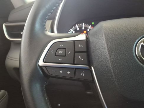Used 2023 Toyota Highlander XLE AWD/4WD image 28