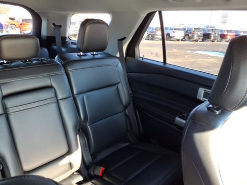 Used 2024 Ford Explorer XLT w/ Equipment Group 202A image 15