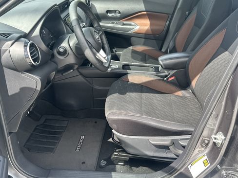 Used 2024 Nissan Kicks SR FWD image 9