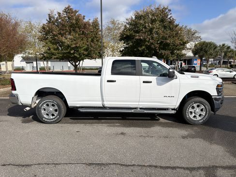 Used 2025 RAM 2500 Big Horn AWD/4WD image 9