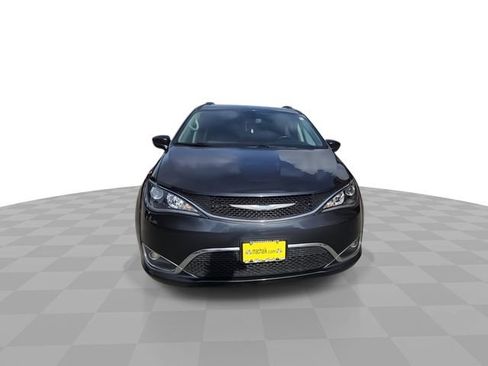 Used 2020 Chrysler Pacifica Touring-L w/ Premium Audio Group image 3