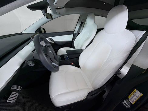 Used 2021 Tesla Model Y Long Range AWD/4WD image 2