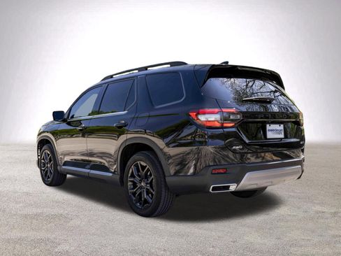 Used 2025 Honda Pilot Touring image 7