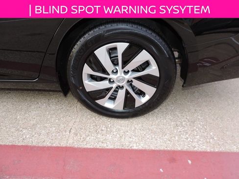 Used 2025 Nissan Altima 2.5 S image 12