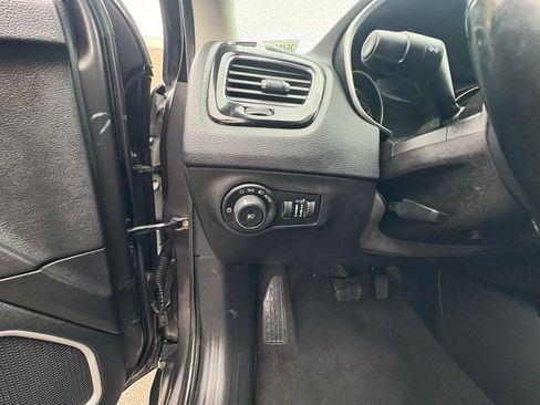 Used 2018 Jeep Compass Limited w/ Navigation Group FWD image 17