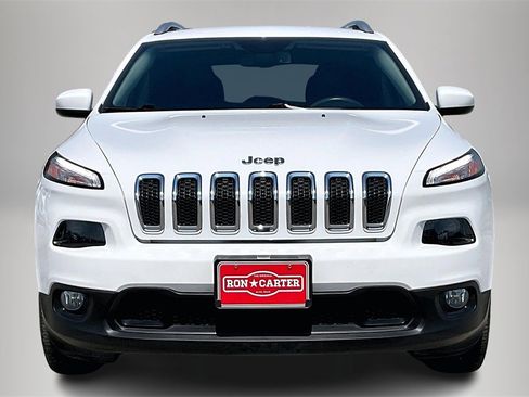 Used 2018 Jeep Cherokee Latitude Plus w/ Comfort/Convenience Group image 3
