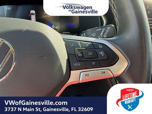 Certified 2024 Volkswagen Taos SE image 23