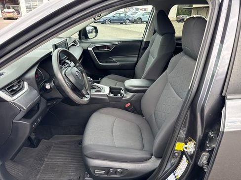 Used 2021 Toyota RAV4 XLE AWD/4WD image 15