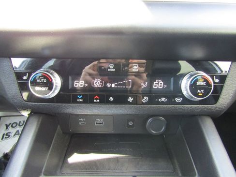 Used 2022 Mitsubishi Outlander SEL AWD/4WD image 16