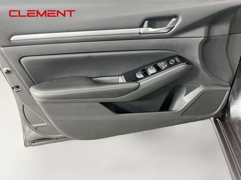 Used 2023 Nissan Altima 2.5 SV FWD image 25
