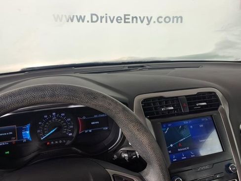 Used 2020 Ford Fusion SE image 25