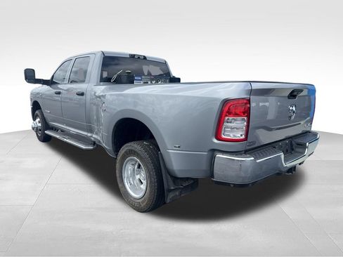Used 2022 RAM 3500 Tradesman w/ Chrome Appearance Group AWD/4WD image 6